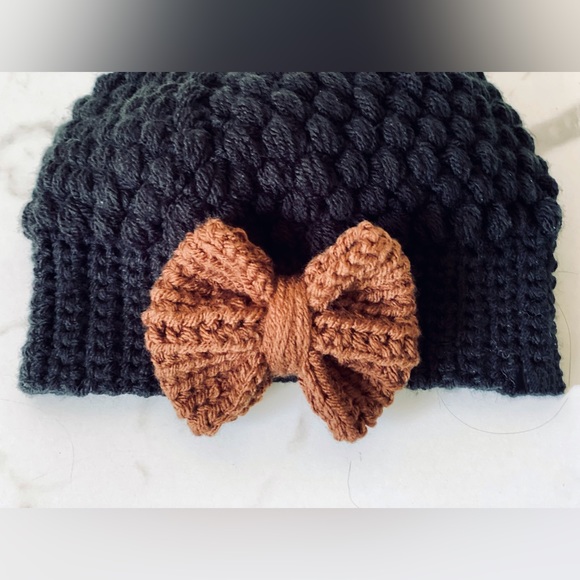Messy Bun Beanie with Detachable Bow - Brand New - Picture 7 of 10